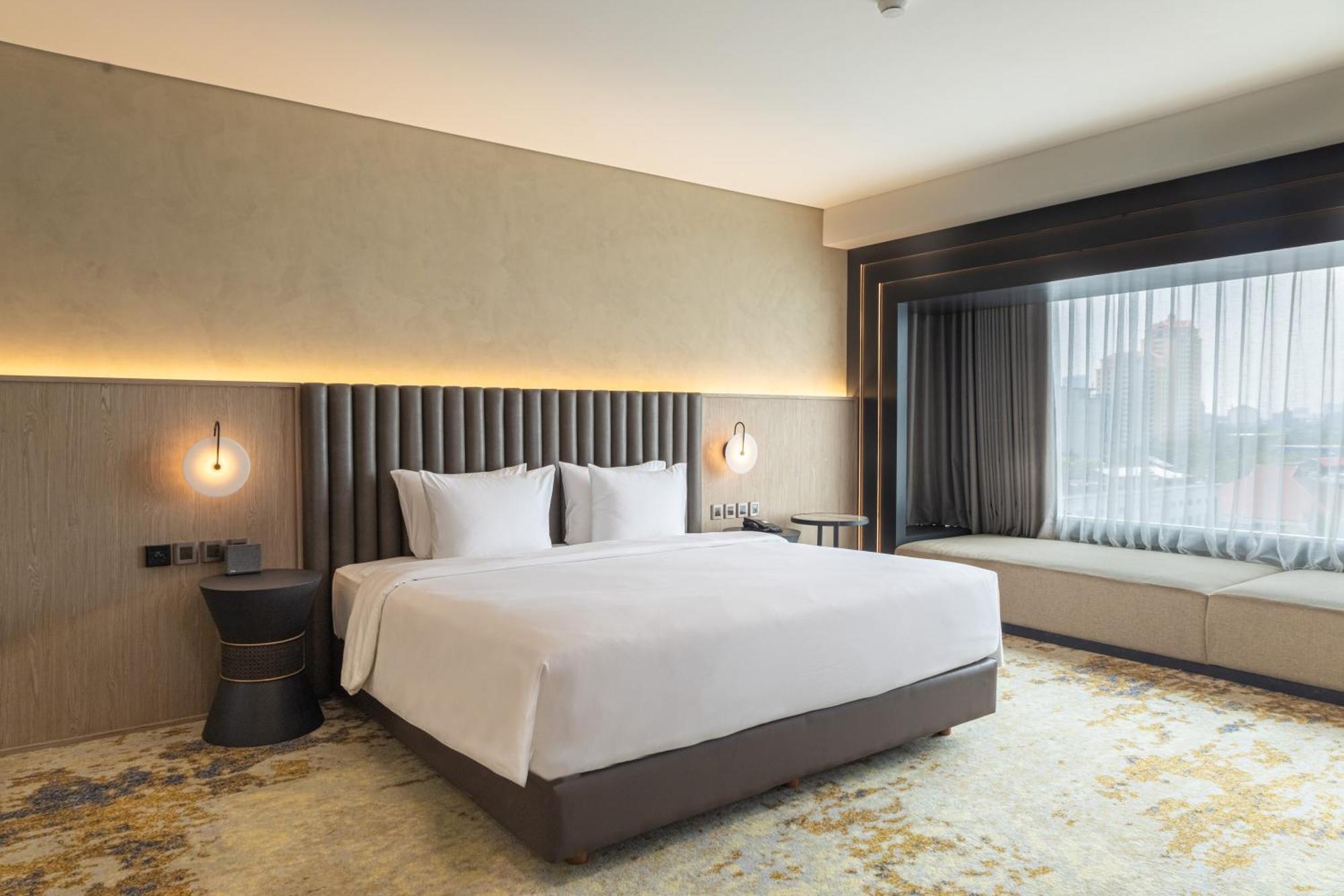 Mangkuluhur Artotel Suites Jakarta Exterior photo