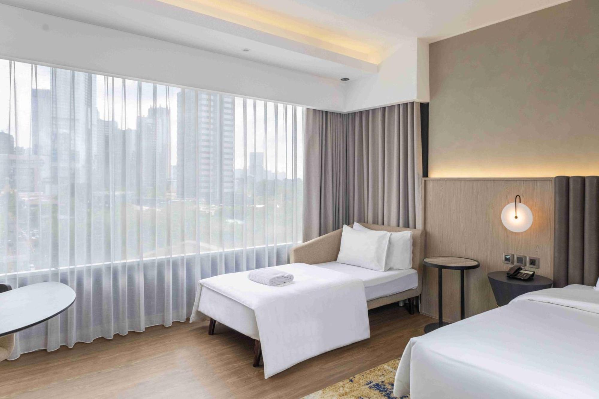 Mangkuluhur Artotel Suites Jakarta Exterior photo