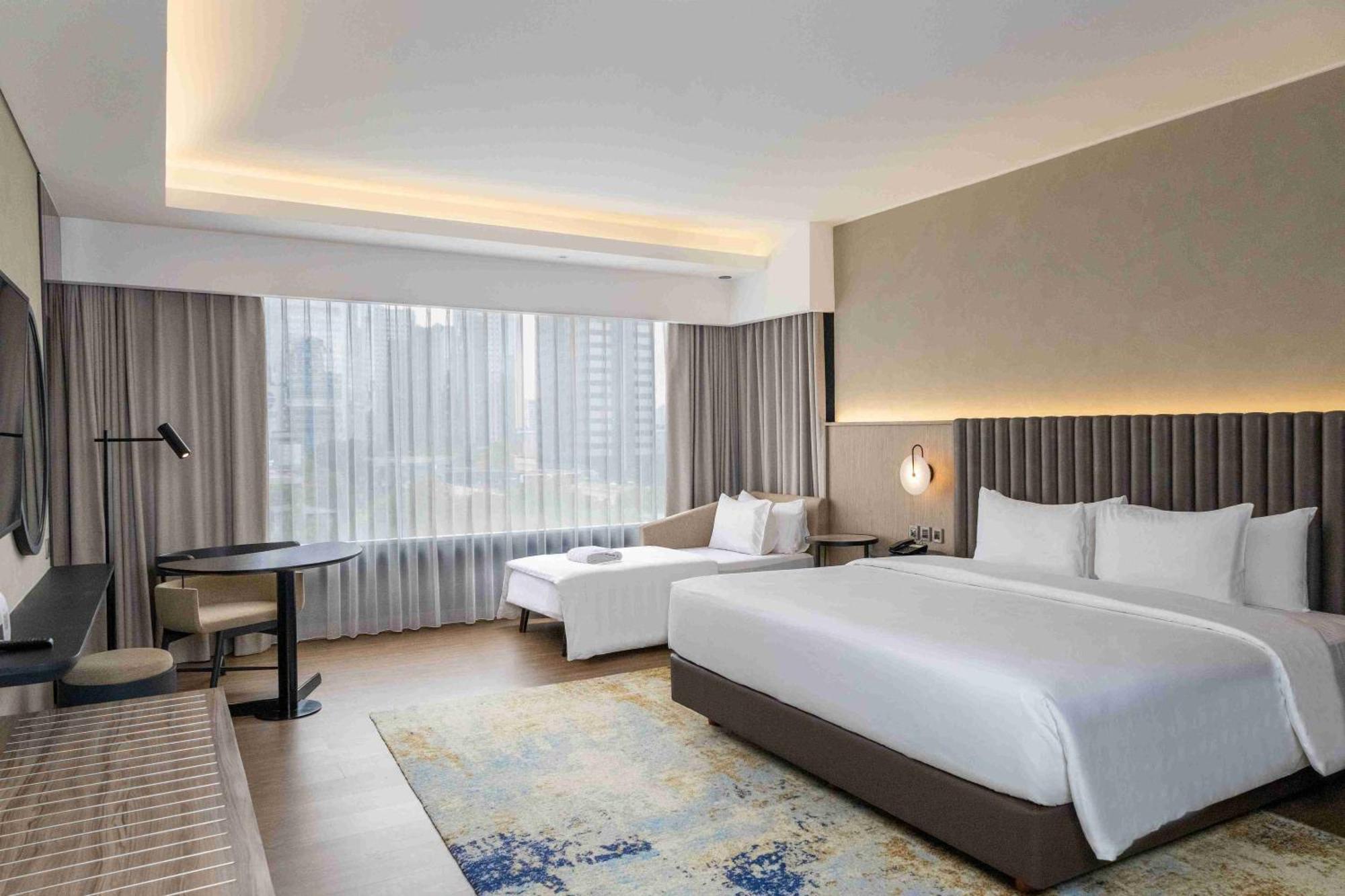Mangkuluhur Artotel Suites Jakarta Exterior photo