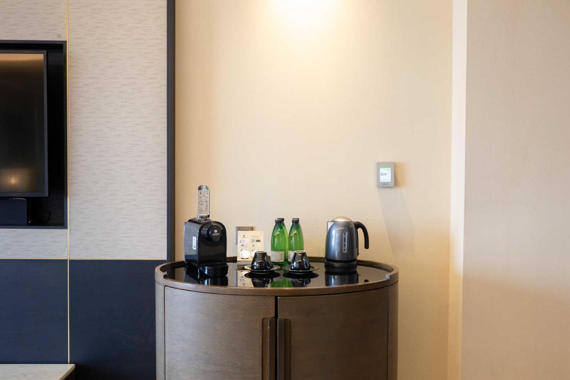 Mangkuluhur Artotel Suites Jakarta Exterior photo